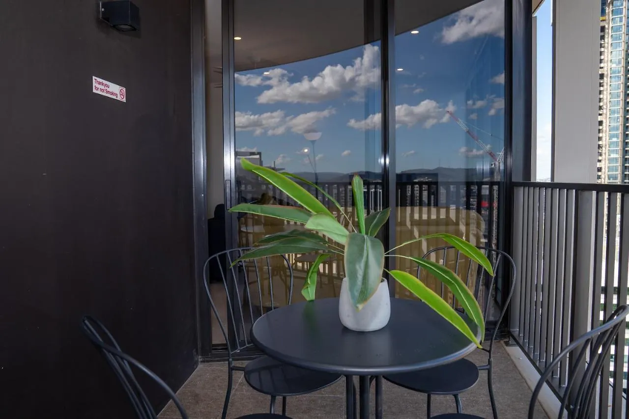 Lvl 23 Spire Infinity Pool Netflix Wifi Carpark By Stylish Stays Brisbane Apartment
