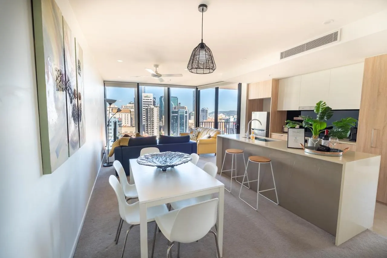 Lvl 23 Spire Infinity Pool Netflix Wifi Carpark By Stylish Stays Brisbane 0*,