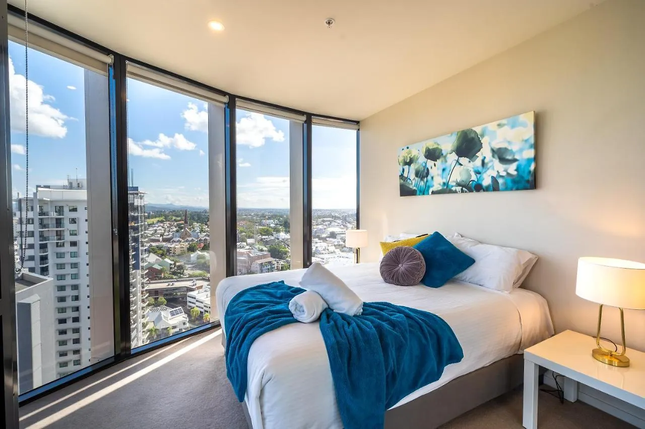 Lvl 23 Spire Infinity Pool Netflix Wifi Carpark By Stylish Stays Brisbane 0*,  Australia